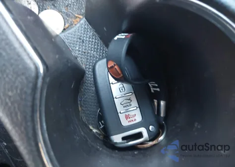 2013 Hyundai Elantra Limited z USA, uszkodzony, nr VIN 5NPDH4AE8DH199853